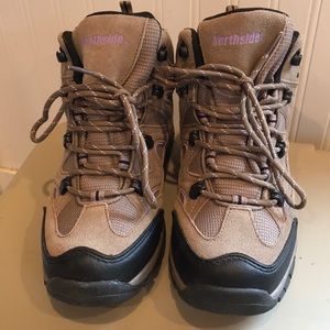 Women’s waterproof hiking boots